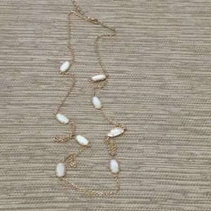 Kendra Scott Kellie white and Gold Necklace!!